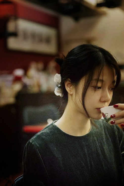 开云官方网页登录-国际运动更新：女子比赛中的惊险一幕！，国外女子比赛