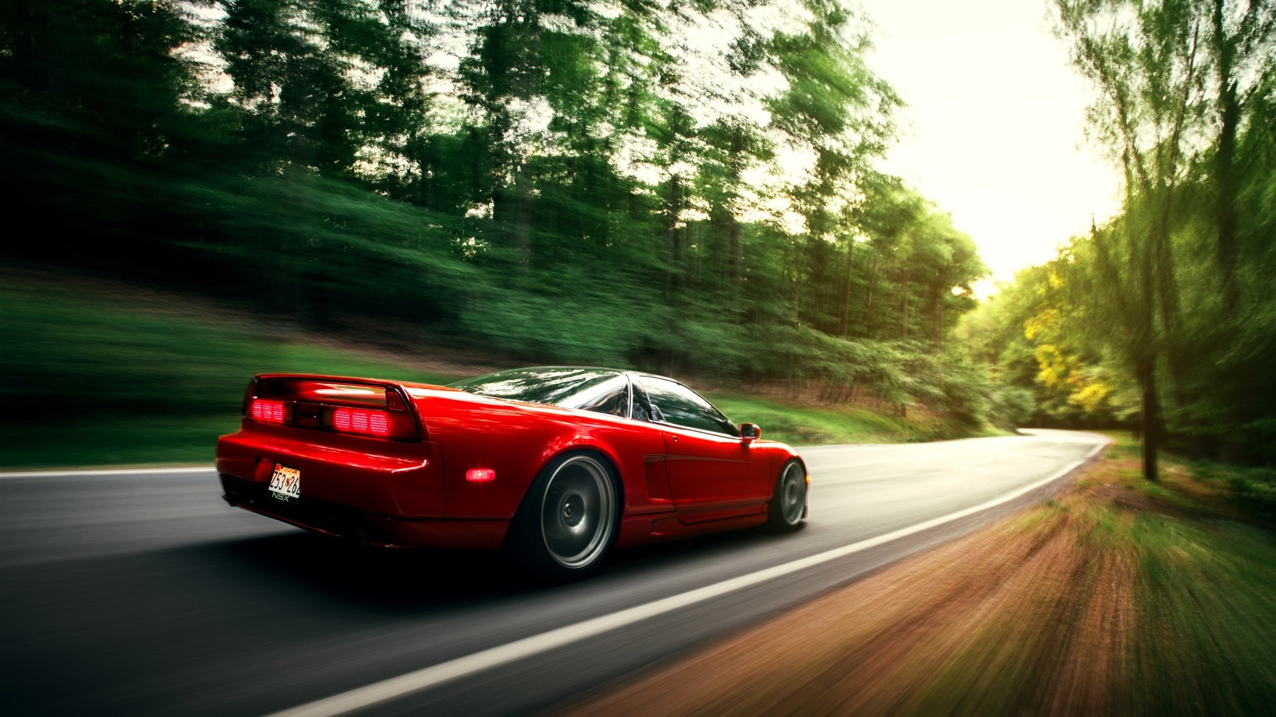 校园足球特色课程融合战术理念激发学生兴趣，学校足球特色教育介绍