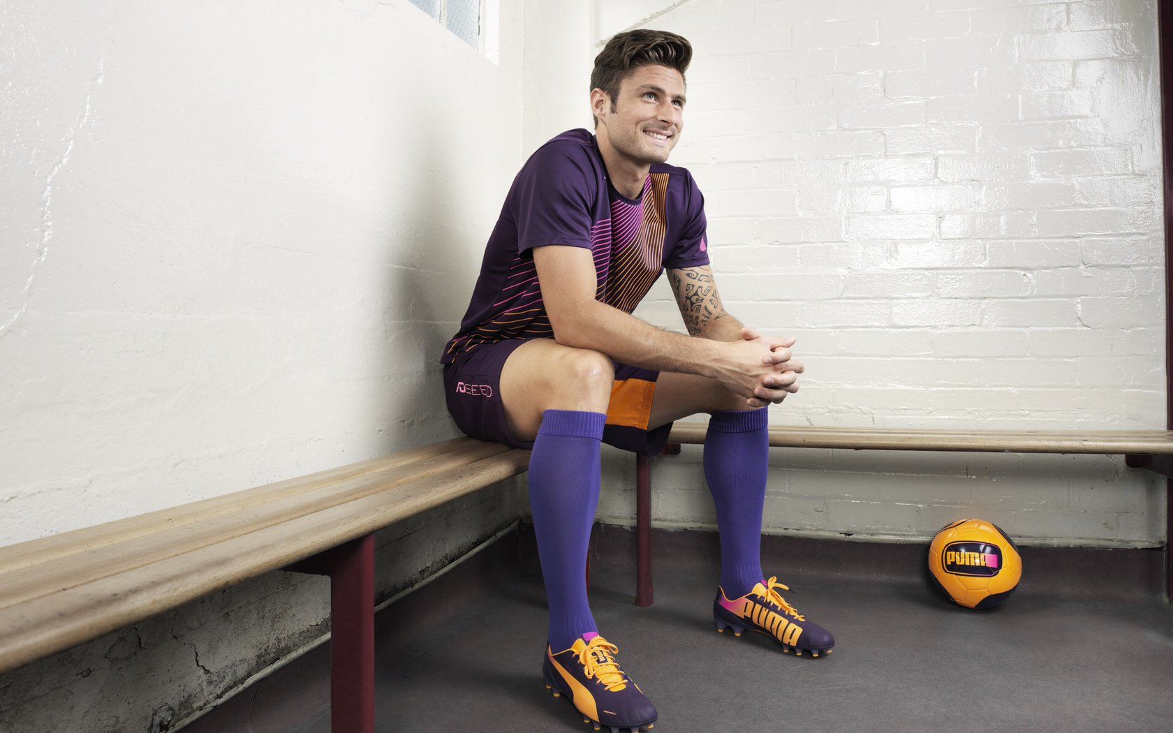 Kaiyun(中国)开云-科里·简：全黑队边锋位置的领导者，突破防线如同切入刀锋，里科百科