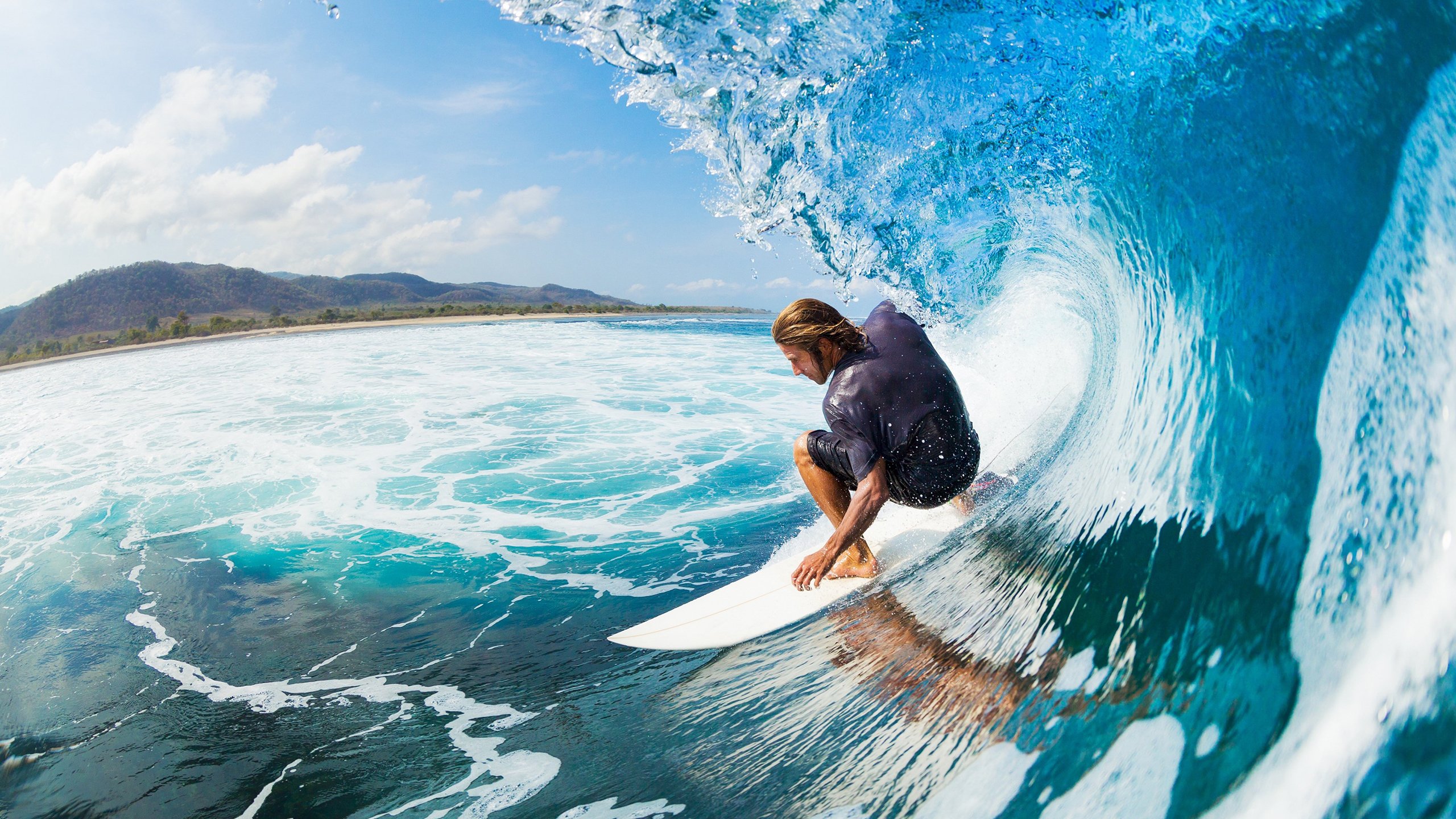 “校园足球赛事展现青少年的激情与才华”，校园足球赛事报道